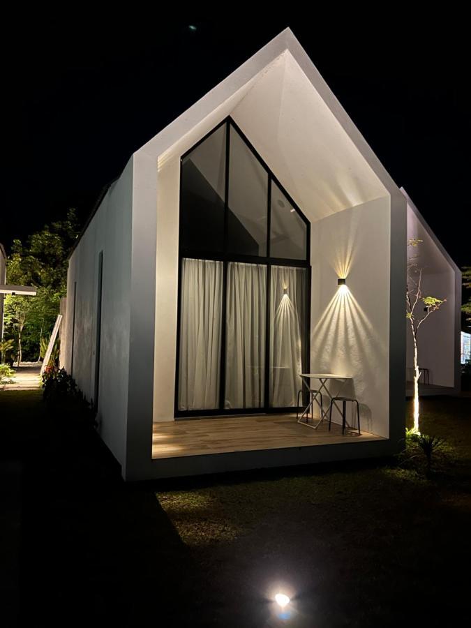 Ezu Isle Langkawi Pool Villa بانتايْ تْشينانغ المظهر الخارجي الصورة