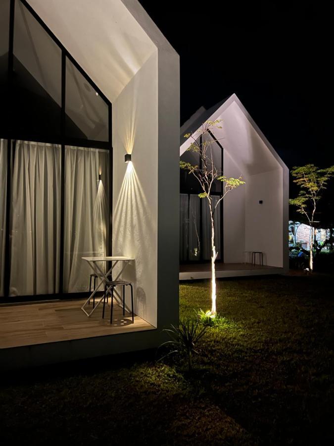 Ezu Isle Langkawi Pool Villa بانتايْ تْشينانغ المظهر الخارجي الصورة